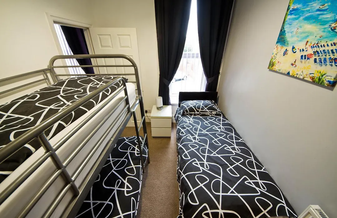 Rossall Guest House -Ideal For Families & Couples-1